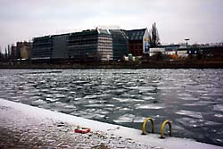 Spree nordwestlich der Oberbaumbrücke Blickrichtung N