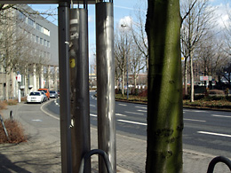 gläzender Stahl im Stadtbild