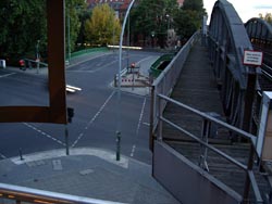 Schöneberger Straße vom Hochbahnhof gesehen