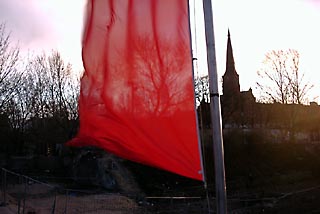 rote Werbefahne im Wind