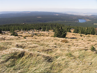 Blick vom Brocken ins Tal mit Stausee