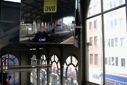 selbst im Spiegel auf dem Bahnhof Görlitzer Bhf.