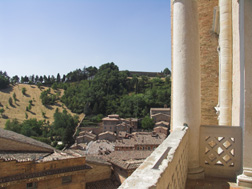 Urbino, Palazzo Ducale, Blick vom Balkon Federico da Montefeltros