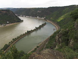 Rhein abwärts vom Loreleifelsen