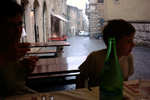 Montepulciano, Mittagessen im Regen